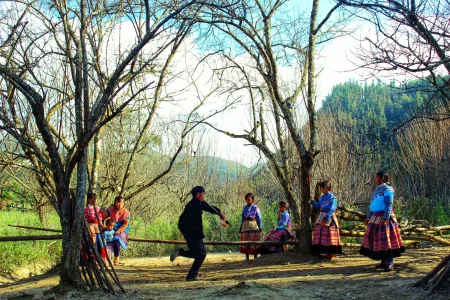 EXPLORE THE LIFE OF THE H’MONG HOA PEOPLE IN BAC HA